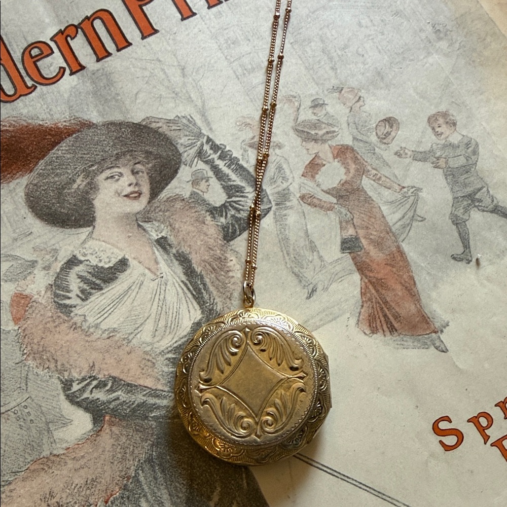 Elegant Edwardian Antique Gold Plated Locket Necklace